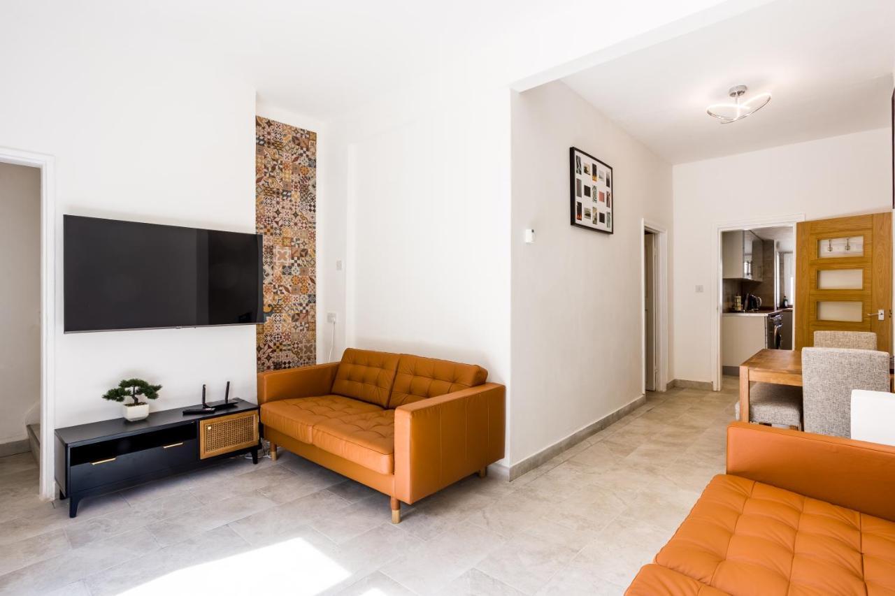 4 Bedroom House With Garden, Parking & 3 Mins Walking Distance From Train Station Лондон Екстер'єр фото
